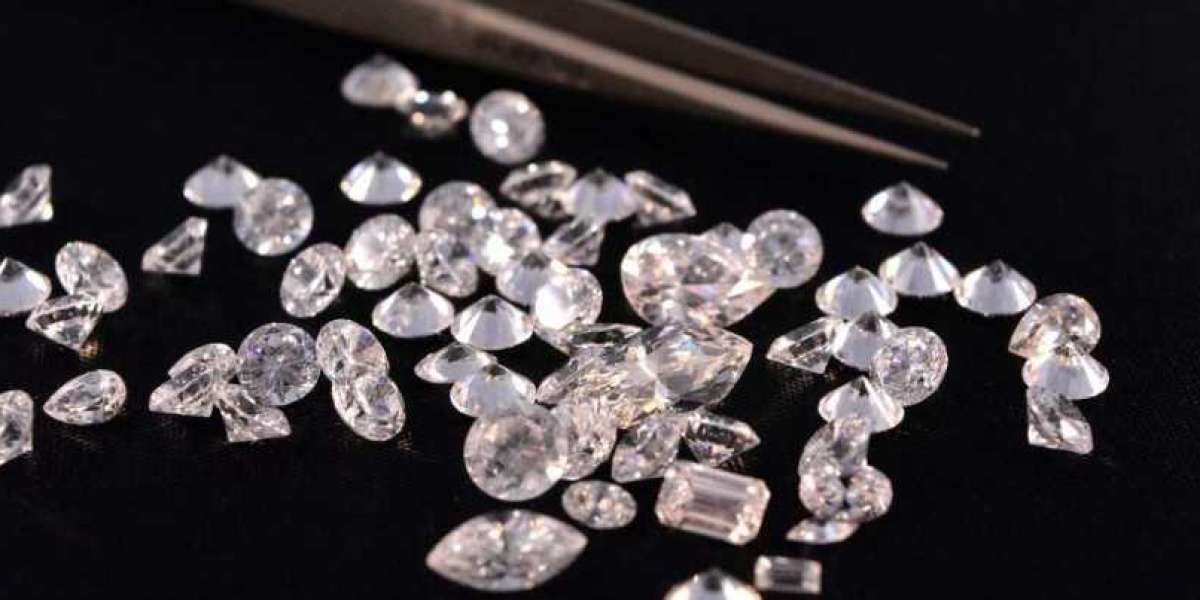 Enhancing Elegance: Claws for Lab Diamond Rings